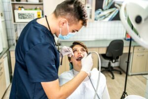 Dentist performing root canals treatment in Antioch, IL